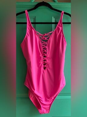 EUC Lilly Pulitzer Isle Lattice One Piece Bathing Suit - 14 - Plumeria